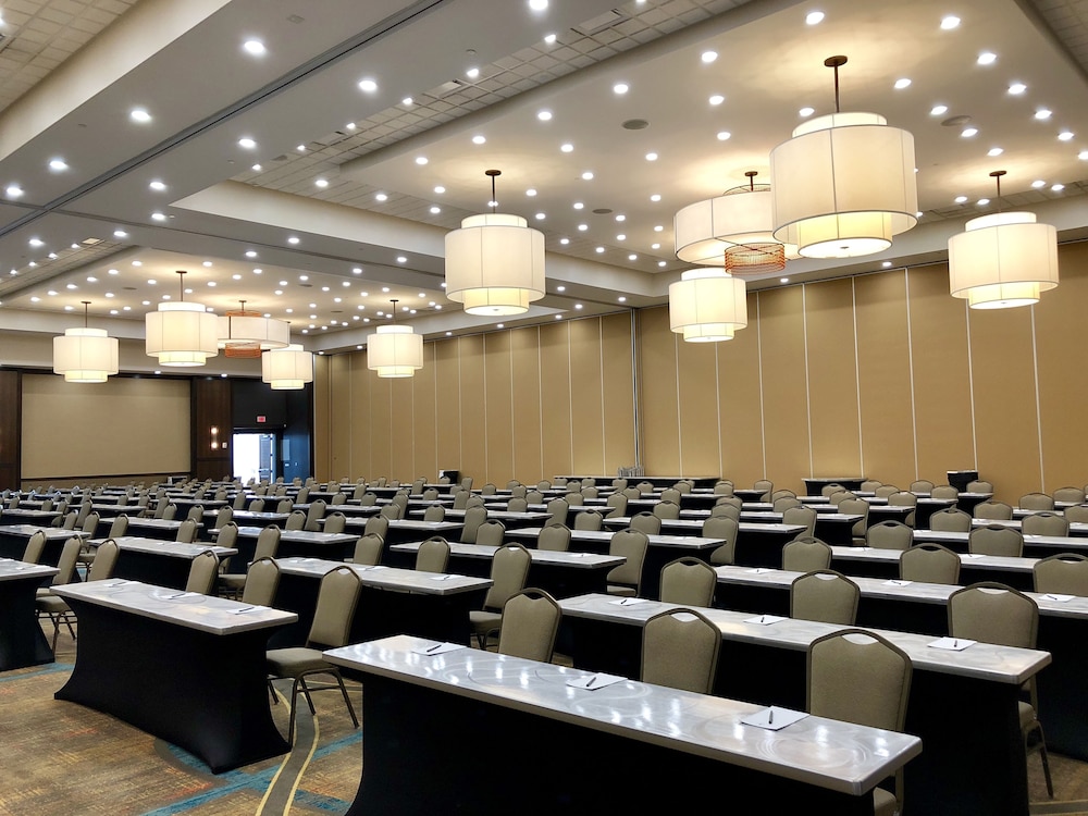 Embassy Suites By Hilton Chicago-Naperville 48/53