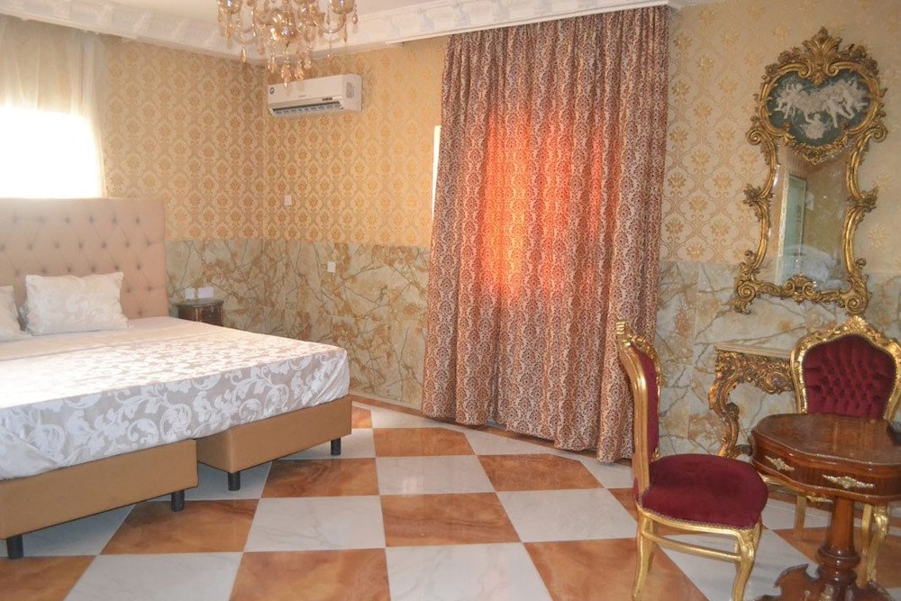 Grand Emperor Hotel 19/40