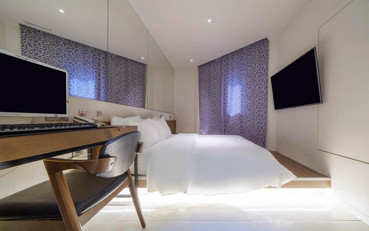 Avenue Nine Hotel 30/36