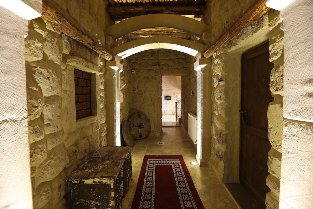 Ada Cave Suites 9/50