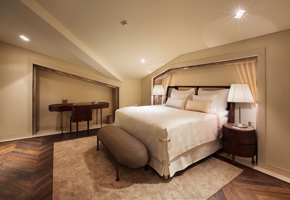 LOFT, SUITE