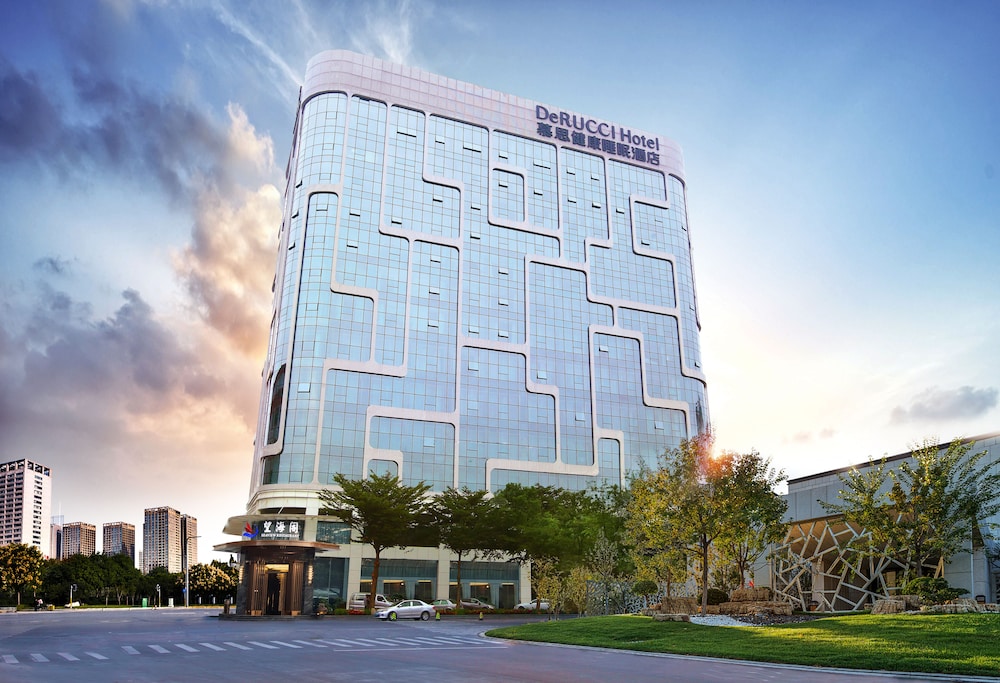 DeRUCCI Hotel 1/65