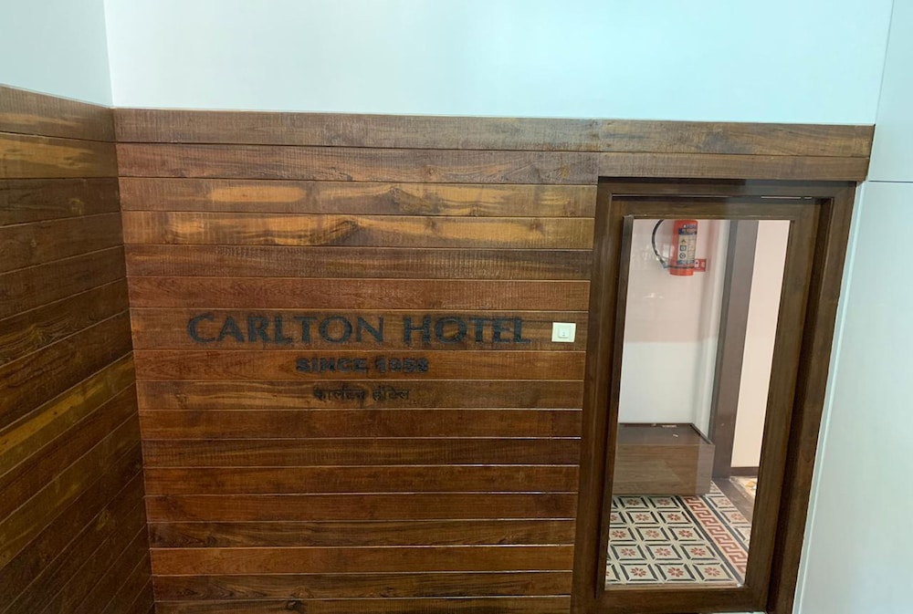 Carlton Hotel 8/44