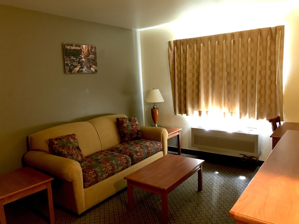 FAIRBRIDGE INN & SUITES KELLOGG 36/48