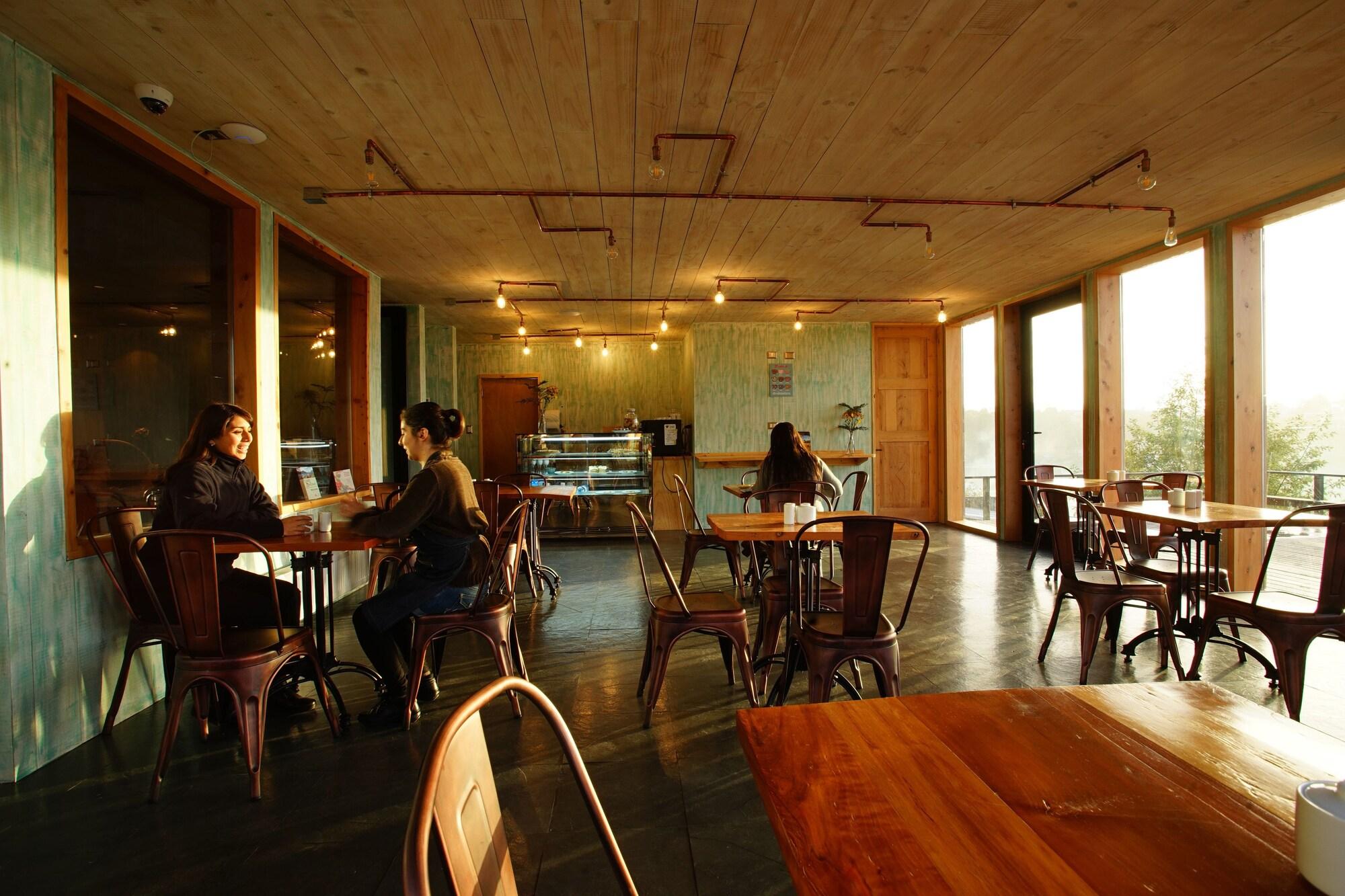 Hotel & Cafe Veliche 34/50