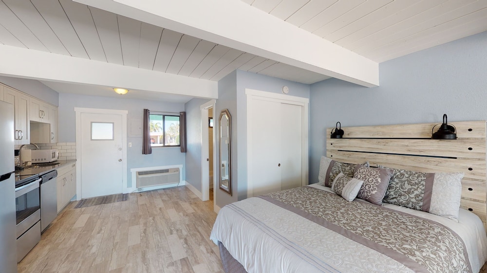 Off the Charts Inn Out Island Resort 11/50