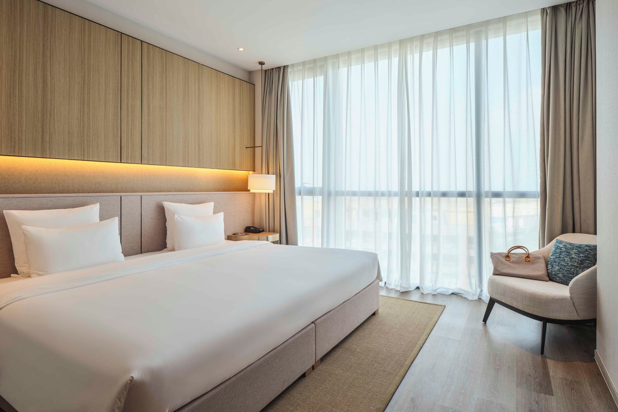 STANDARD, KING BED