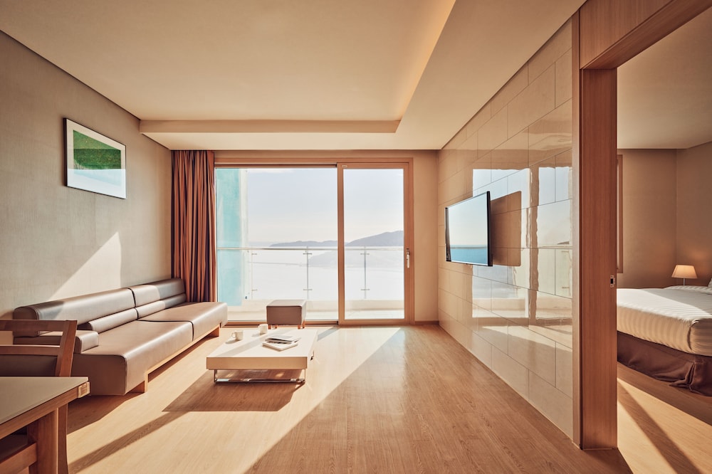 Suite, 3 Futon Beds, Ocean View