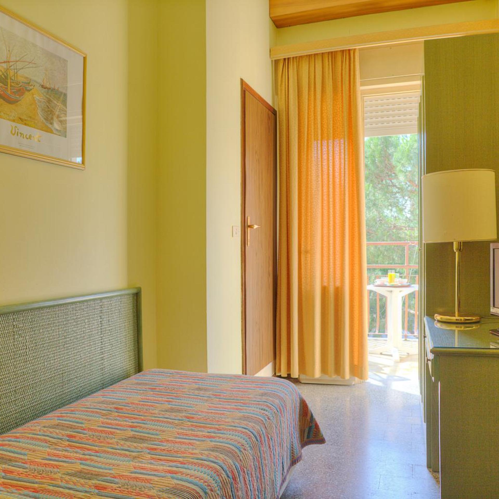 ROOM, SINGLE, BALCONY