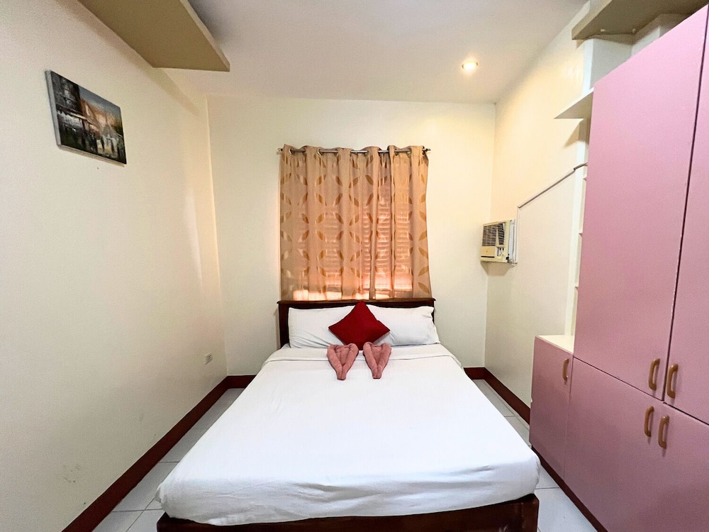 STUDIO, QUEEN BED