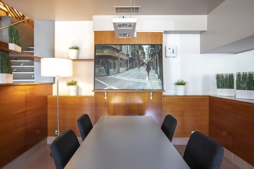 Hotel Sancho Ramirez Formerly Tryp Sancho Ramirez 43/59