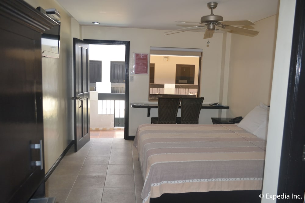 Boomerang Hotel 18/63