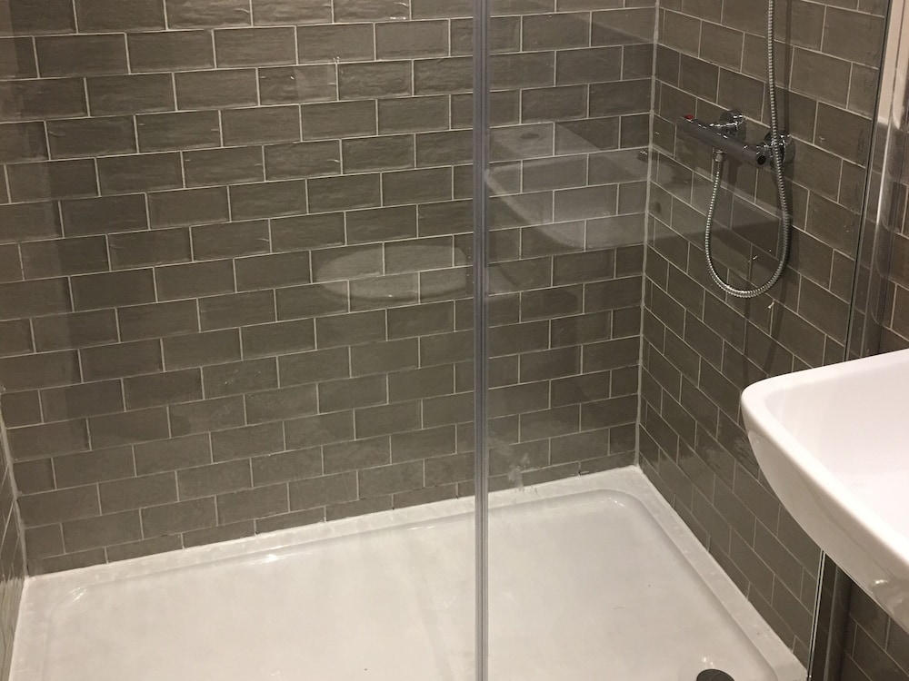 The Tower Arms Hotel 47/50