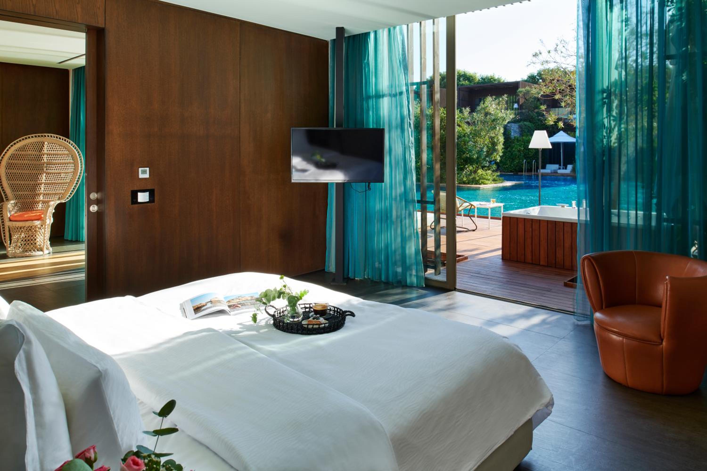 1 Bedroom, Lagoon, Queen Bed