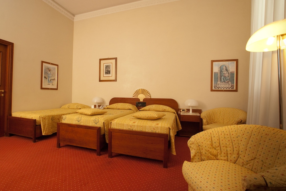 Roma Hotel 65/89
