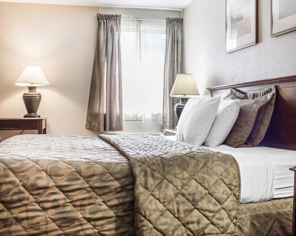 Rodeway Inn Huntington Station - Melville 11/40