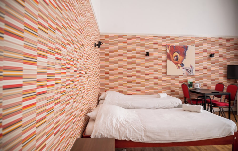 ROOM, QUADRUPLE