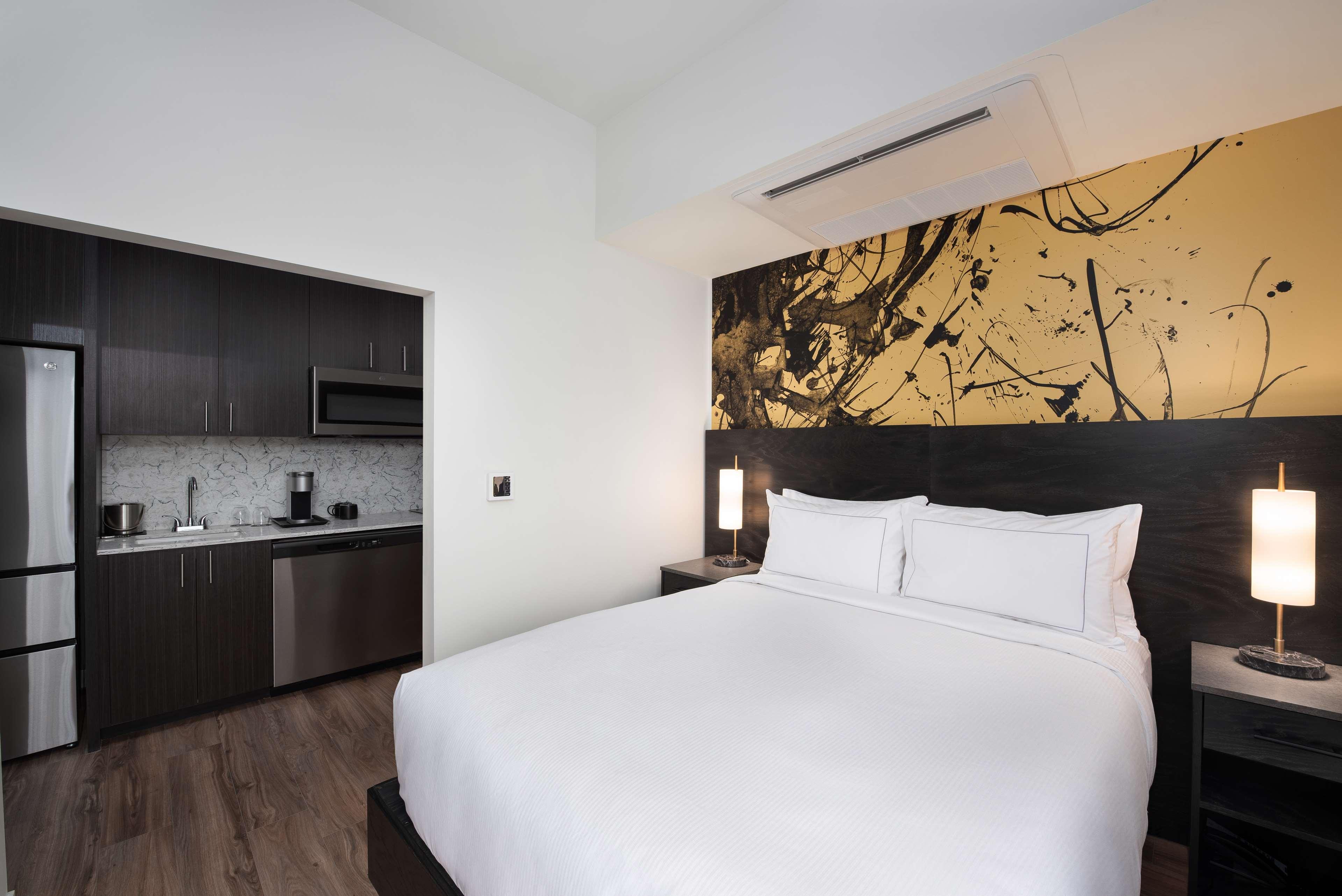 Studio, Queen Bed
