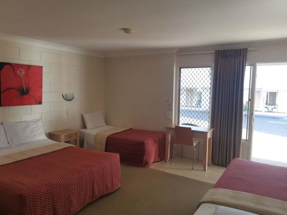 NAMBOUR LODGE MOTEL 8/37