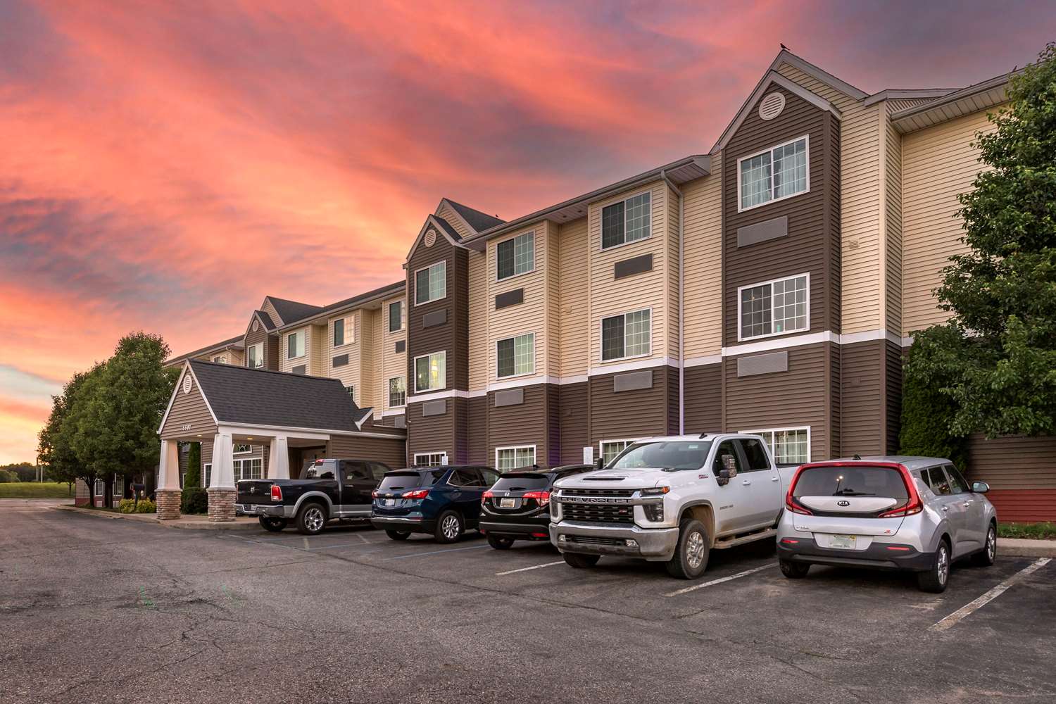 Sleep Inn and Suites Kalamazoo, MI 32/36