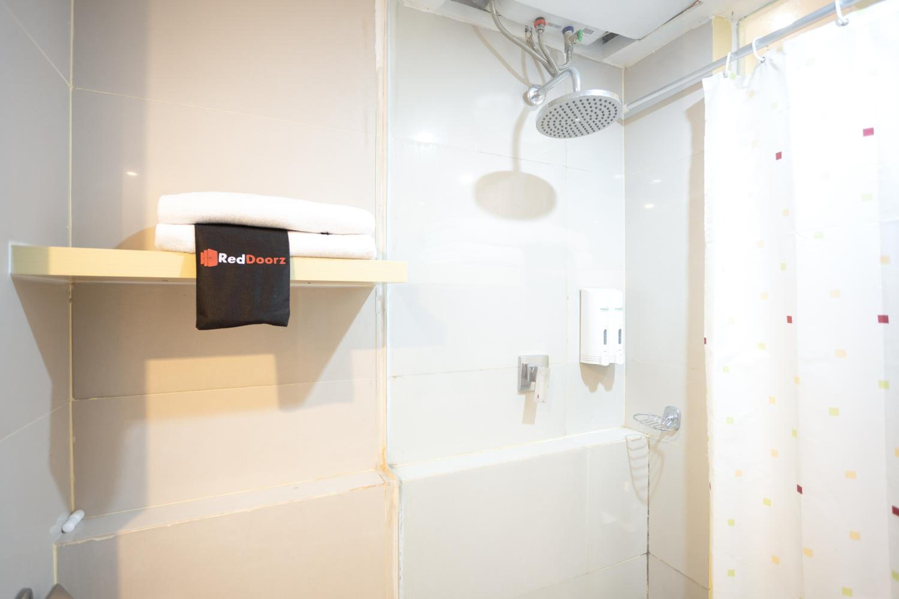 RedDoorz Apartment @ Bogor Valley 33/34