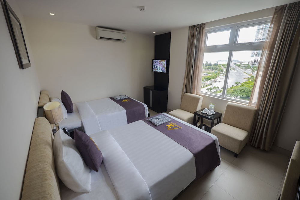 EXECUTIVE, TWIN BEDS