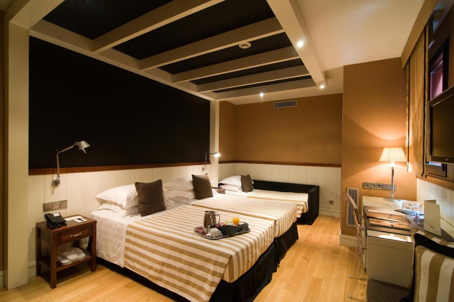 U232 Hotel 22/66