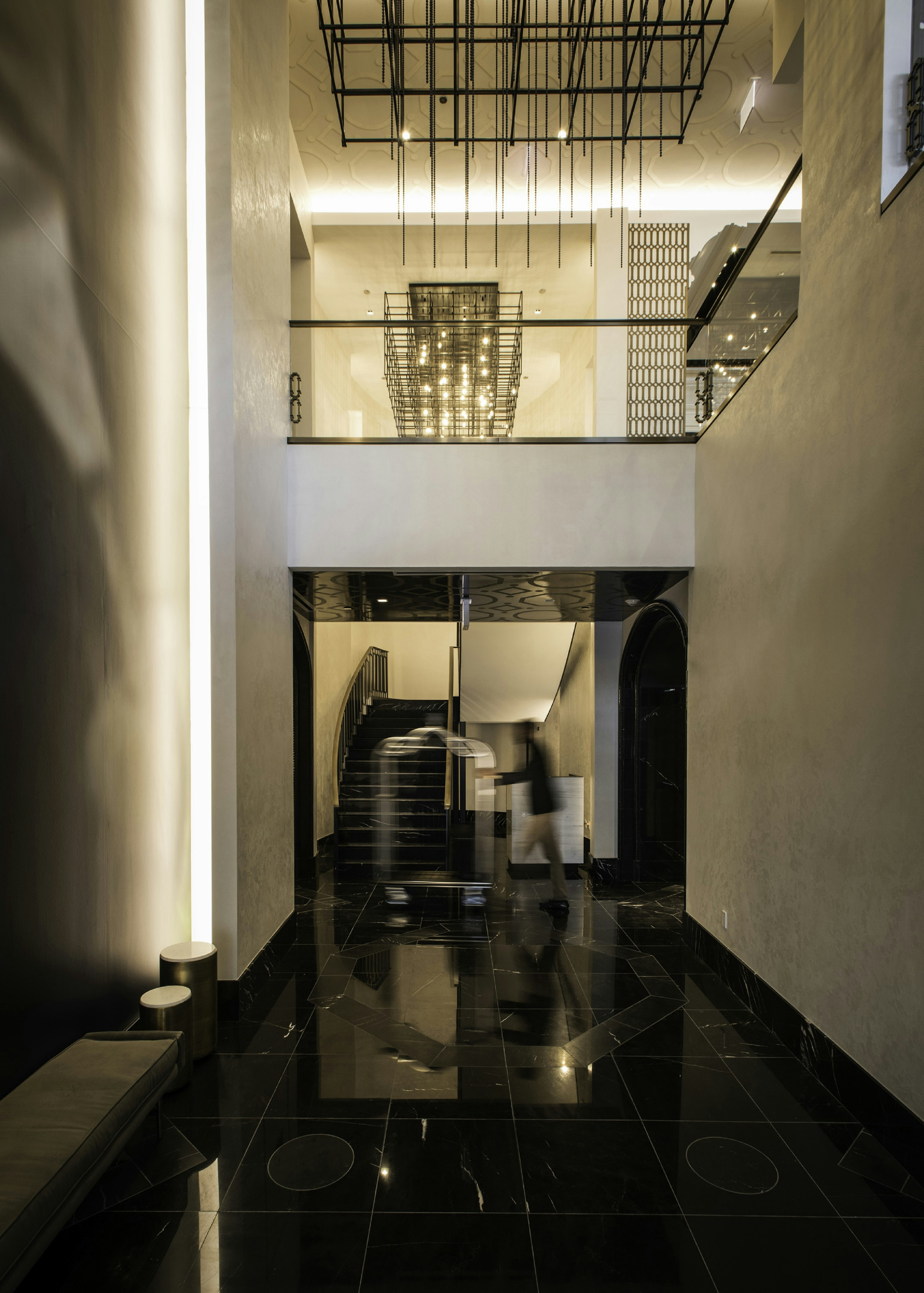 Londonhouse Chicago Curio Collection By Hilton 18/50