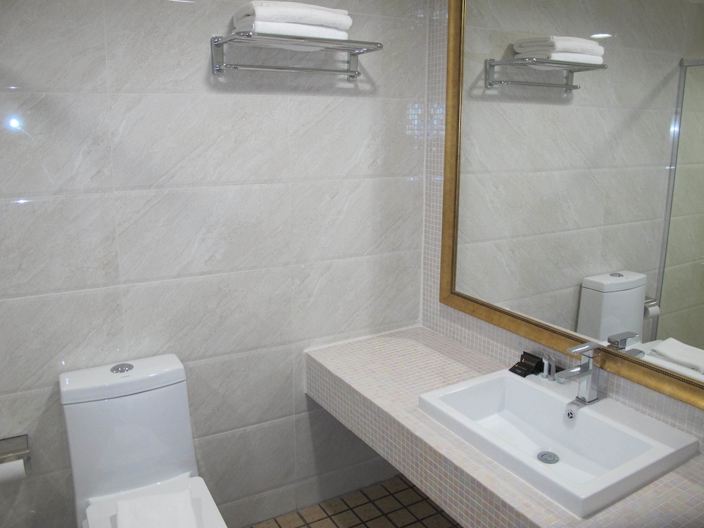 Townhouse Oak Vera Hotel Near Clark International Airport 50/57