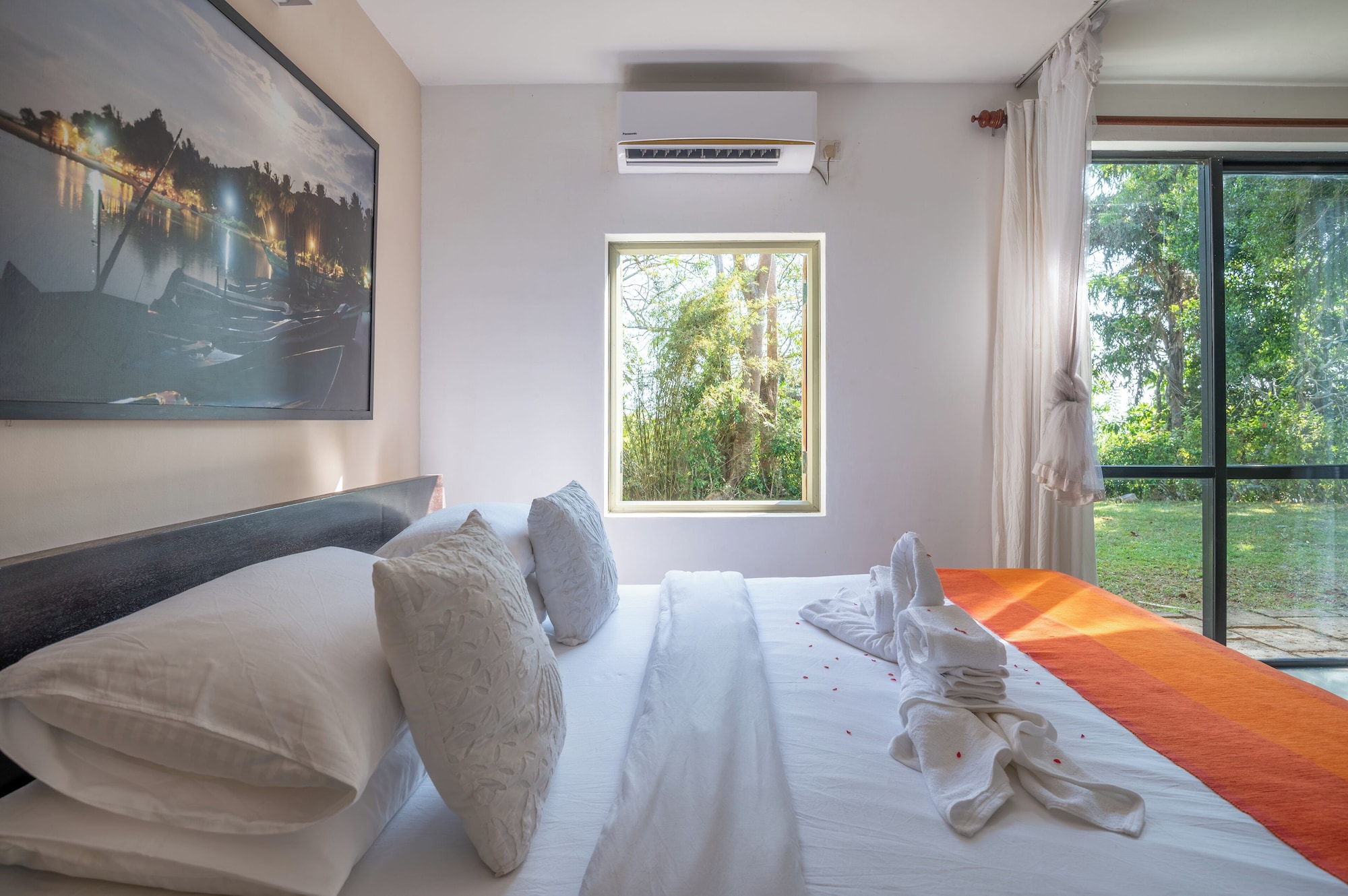 DELUXE, DOUBLE BED, SEA VIEW