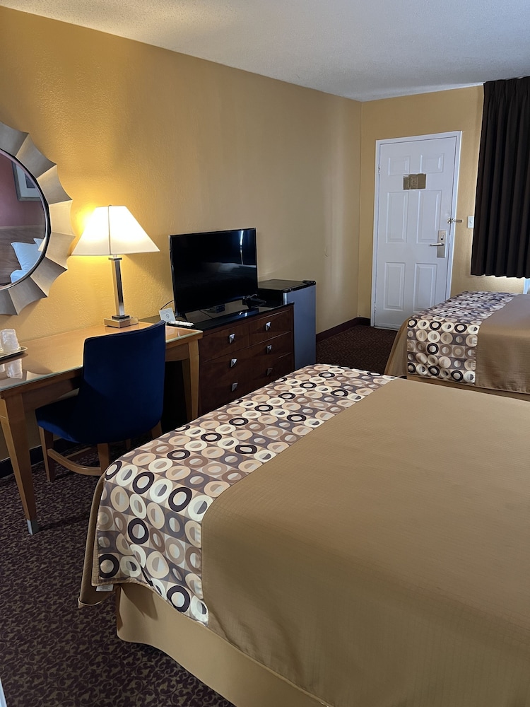 Executive Inn Schenectady 6/25