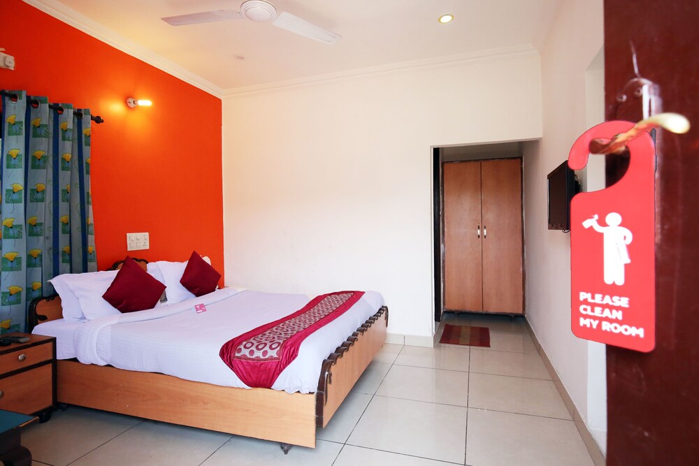 Oyo 4256 Hotel Rajmahal 4/16
