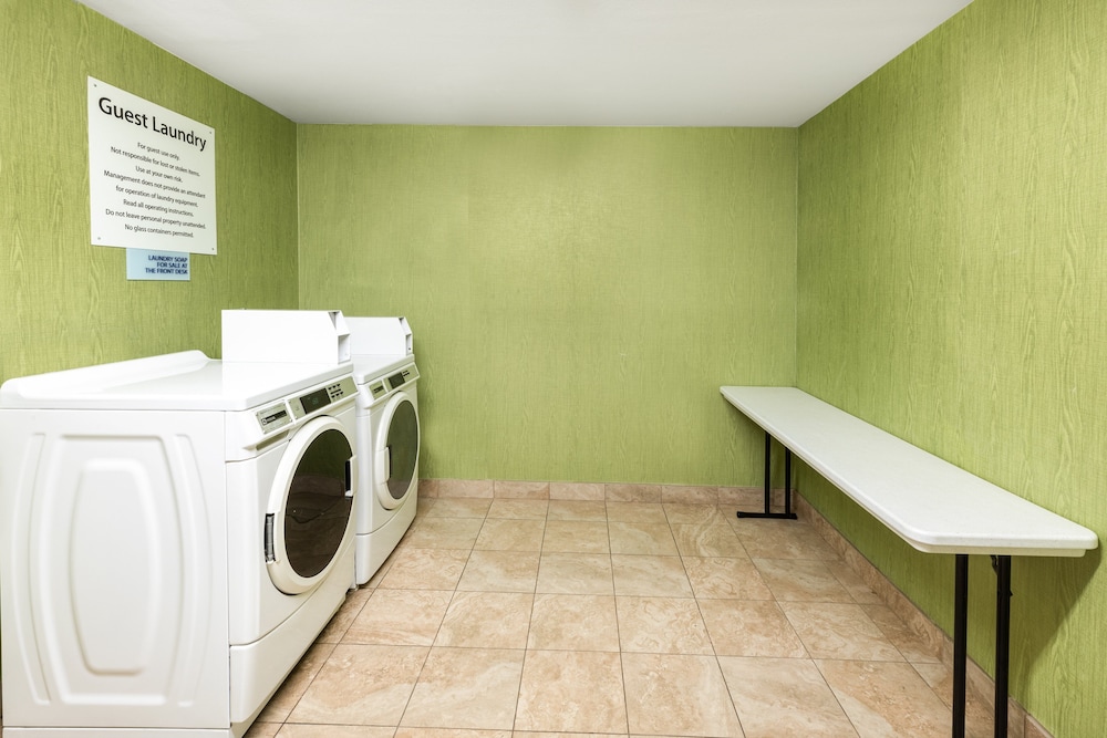 Holiday Inn Express Suites Floresville 30/58