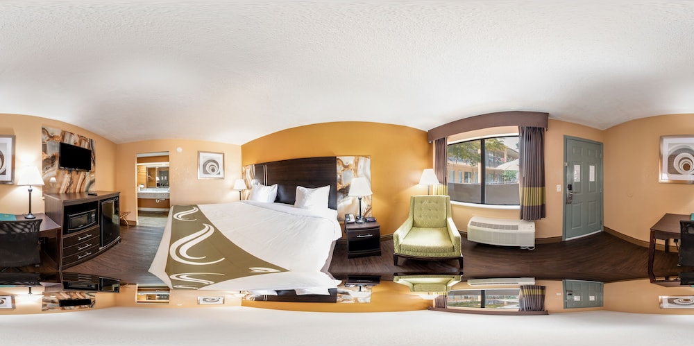 Quality Inn and Suites Corinth West 20/26