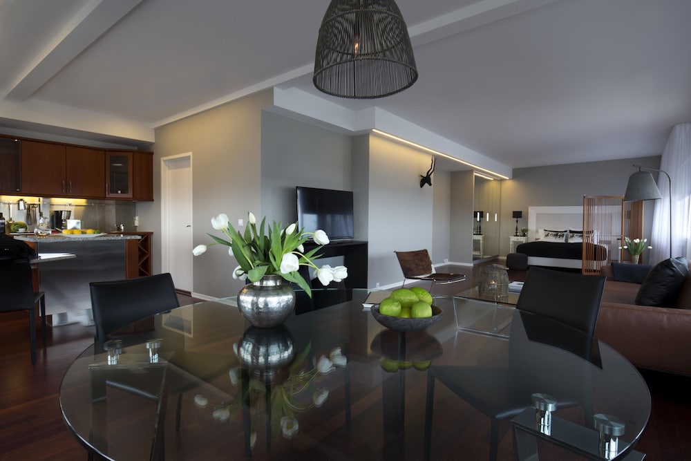 Mani Apartments 48/50