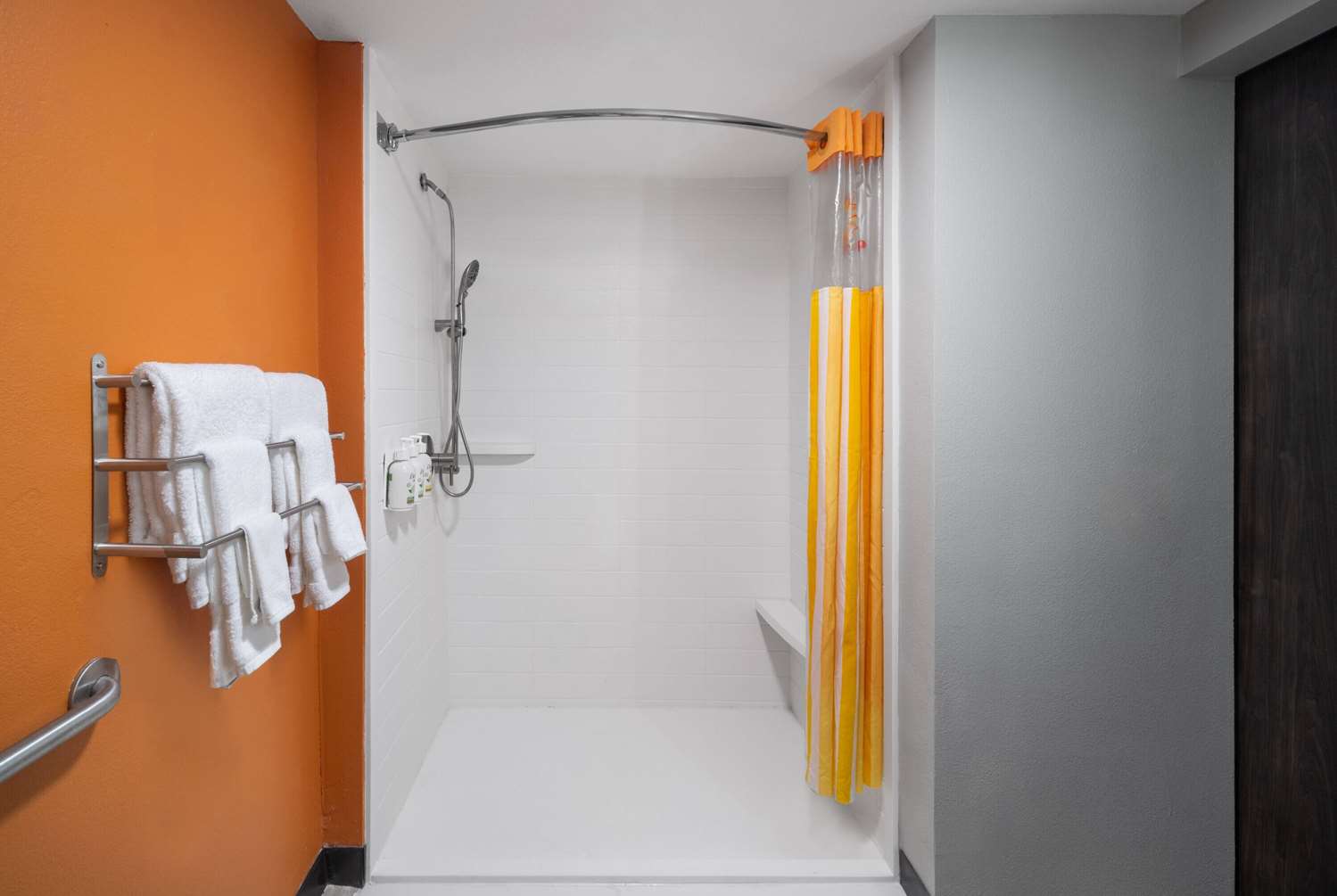 La Quinta Inn & Suites by Wyndham Greensboro NC 55/55