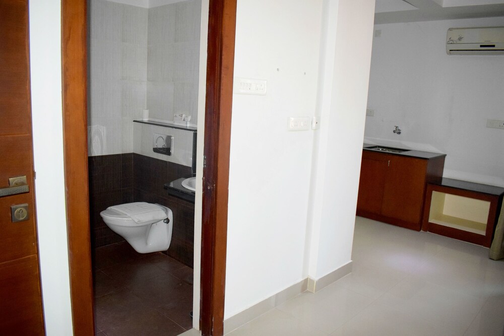 NAKSHATRA EMERALD INN GURUVAYUR 39/41