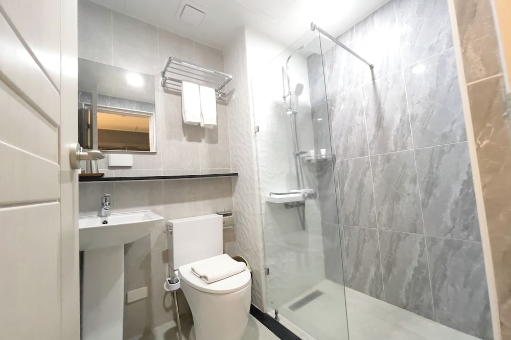 The Clover Hotel Angeles City managed by Cocotel 48/50