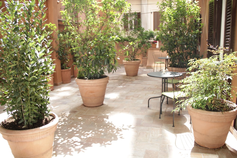 Ingrami Suites 68/72