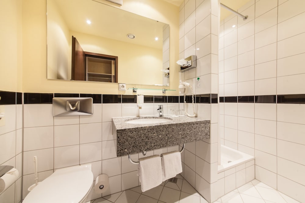 غرفة قياسية ثلاثية بثلاثة أسرّة، Hotel Mariella Airport 3/3