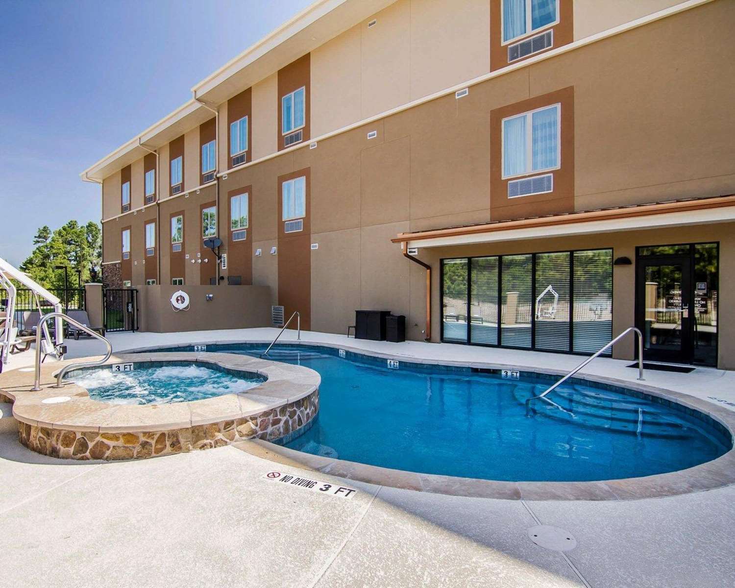 Mainstay Suites Lufkin 7/32