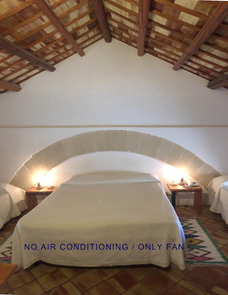 Hotel Baglio Santacroce 35/61