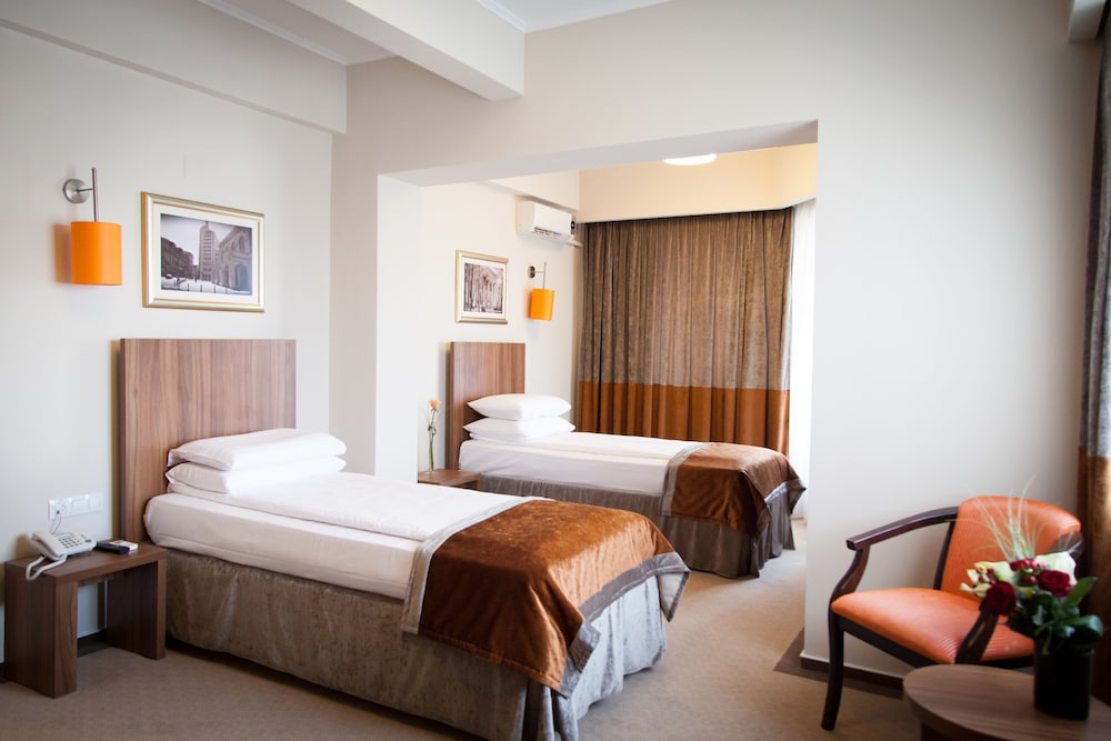 Ambasador Hotel 20/76