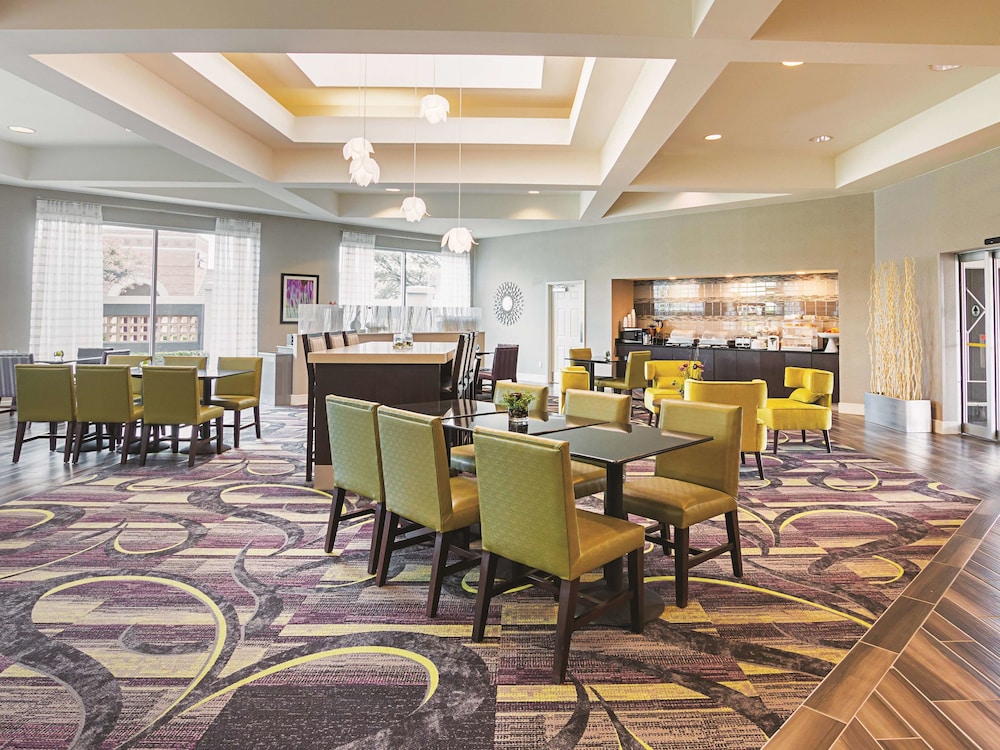 La Quinta Inn & Suites by Wyndham Fort Worth City View 28/48