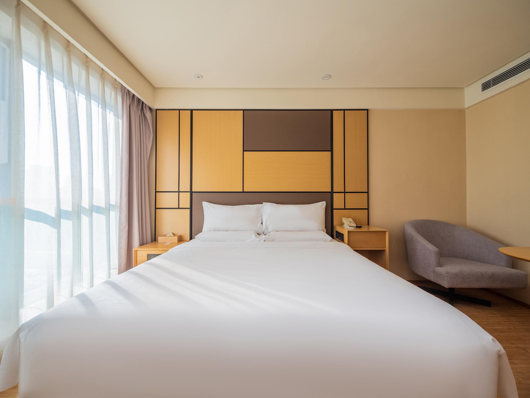 Queen Bed, with View