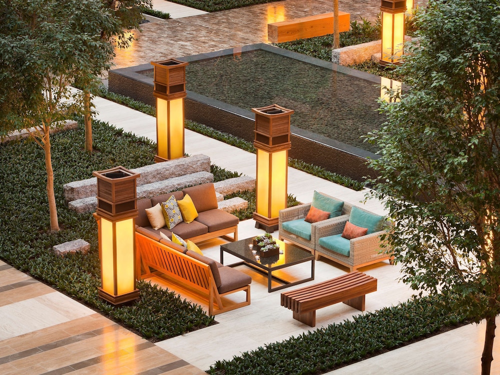 Hilton Anatole 14/90