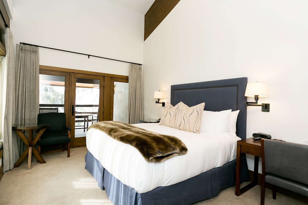3 Bedrooms, Luxury, Suite, 2 King Beds, Queen Murphy Bed, Mountain View, Hot Tub