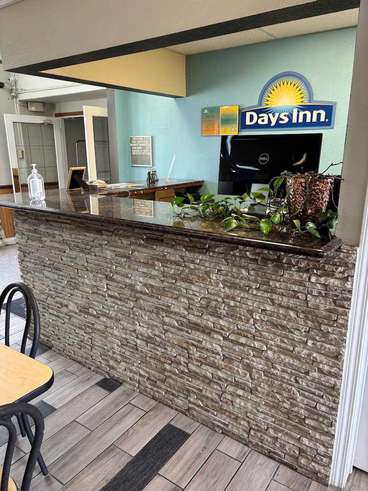 Days Inn by Wyndham West Branch Iowa City Area 37/42