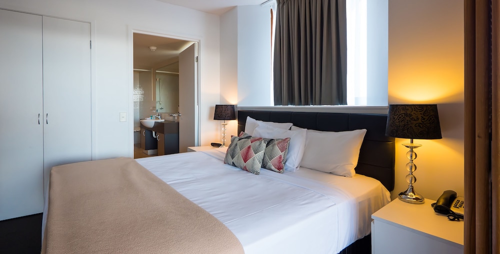 Broadbeach Savannah Hotel And Resort 30/80