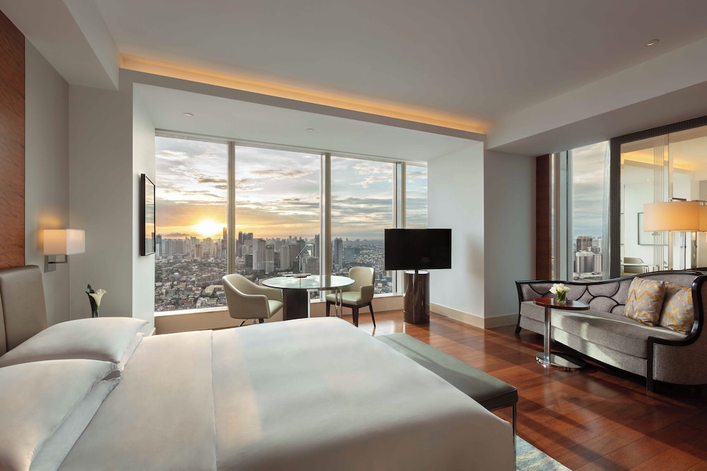 DELUXE, KING BED